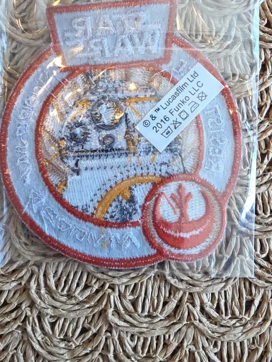 Funko Star Wars The Force Awakens Resistance Exclusive Patch & Pin 2016 NEW - Picture 6 of 6